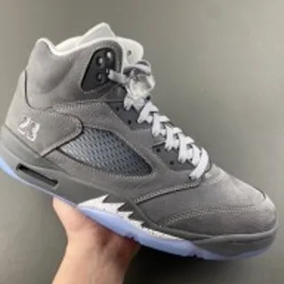 Air Jordan 5 灰色和浅蓝色篮球鞋