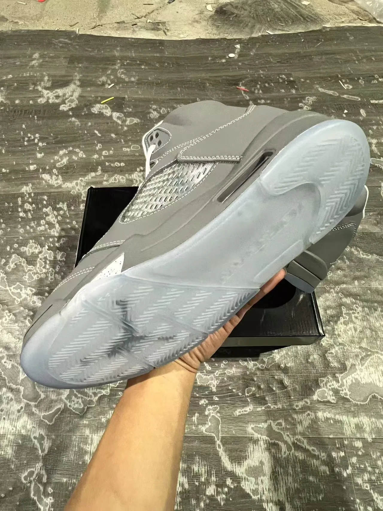 Zapatillas de baloncesto Air Jordan 5 gris y blanco 6