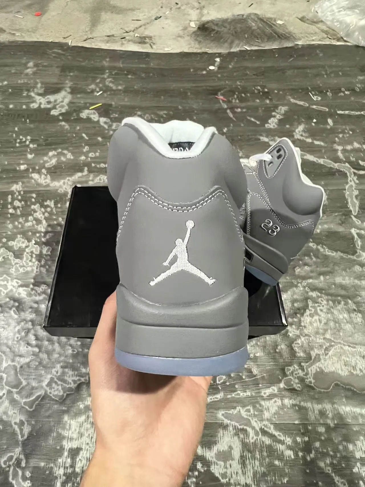 Zapatillas de baloncesto Air Jordan 5 gris y blanco 8
