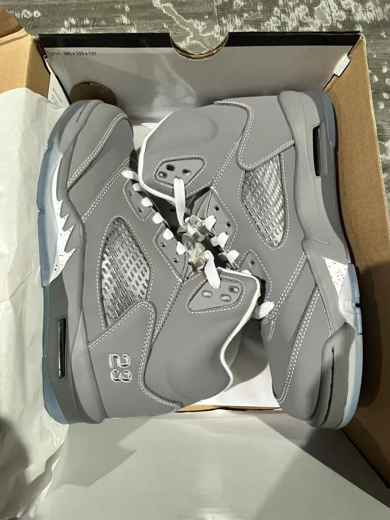 Zapatillas de baloncesto Air Jordan 5 gris y blanco 9