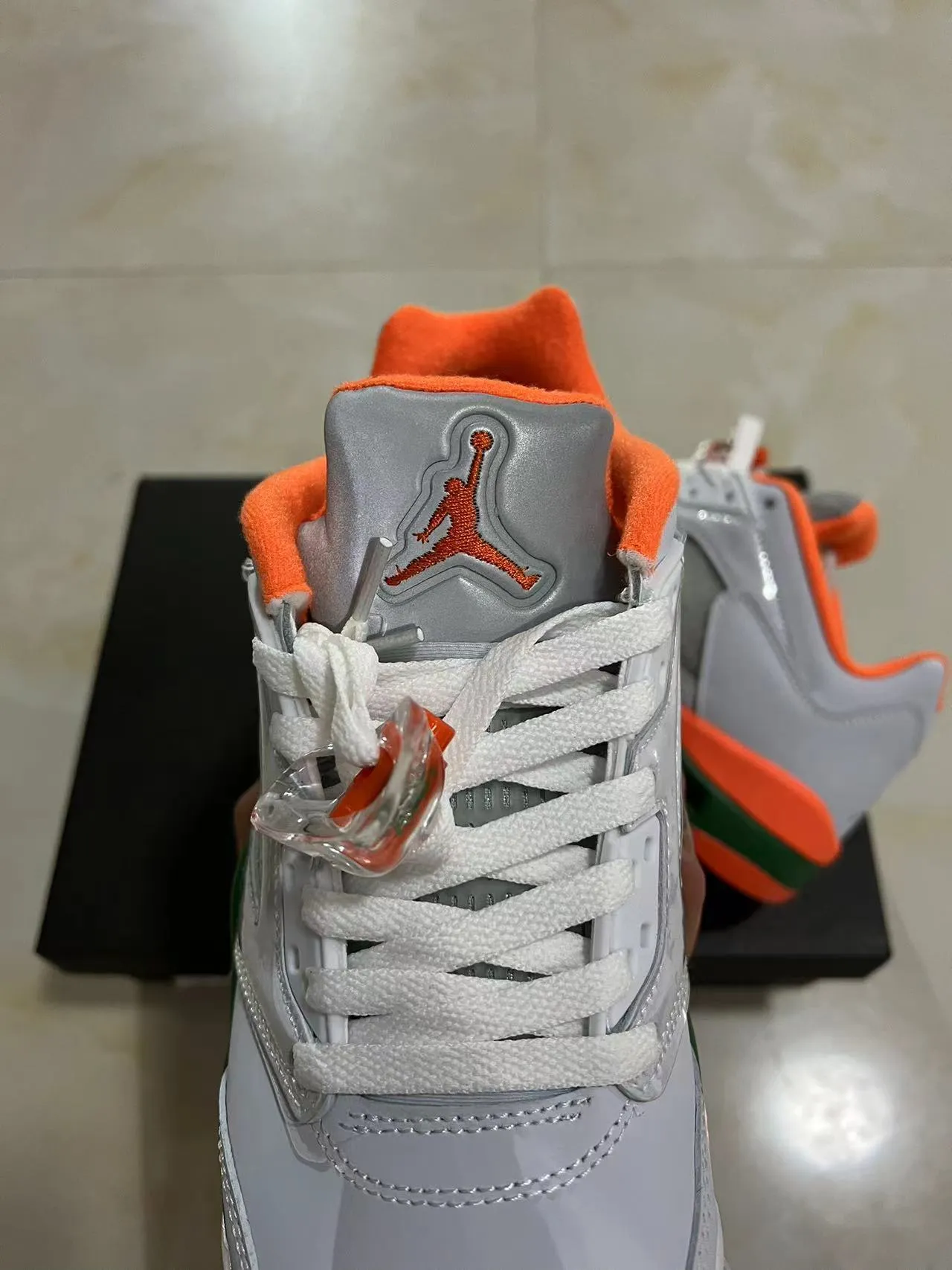 Zapatillas de baloncesto Air Jordan 5 blanco naranja verde 4