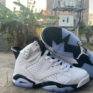 Tênis de basquete Air Jordan 6 branco e preto salpicado com sola gelo