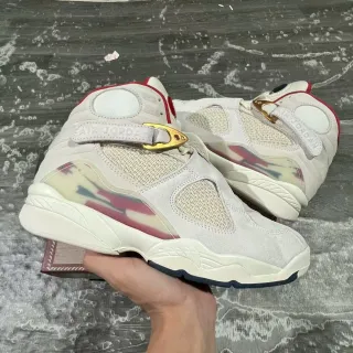 Tênis de basquete Air Jordan 8 Off-White creme e vermelho iridescente