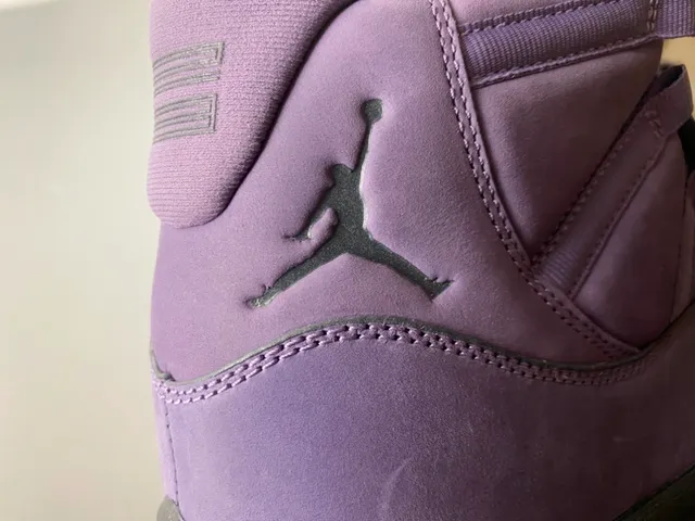 Chaussures de basketball Air Jordan montantes avec tige en daim violet et noir 3