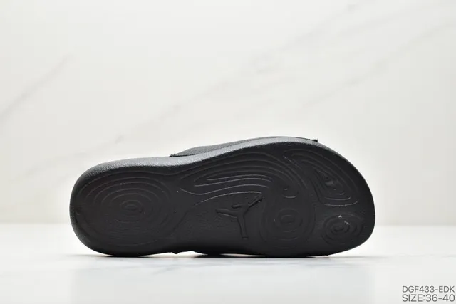 Air Jordan Slide 黑色和粉色拖鞋 2