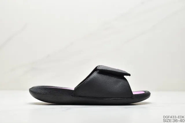 Air Jordan Slide 黑色和粉色拖鞋 6