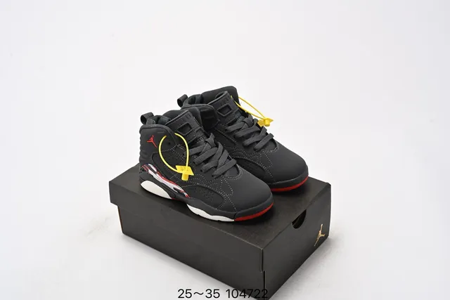 Air Jordan সাদা এবং রয়্যাল ব্লু হাই-টপ বাস্কেটবল জুতো 3