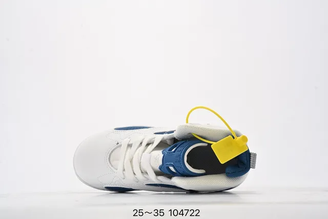 Air Jordan সাদা এবং রয়্যাল ব্লু হাই-টপ বাস্কেটবল জুতো 9