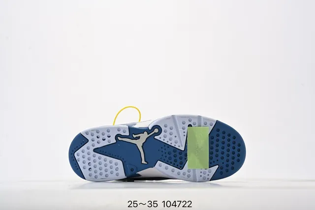 Air Jordan সাদা এবং রয়্যাল ব্লু হাই-টপ বাস্কেটবল জুতো 11
