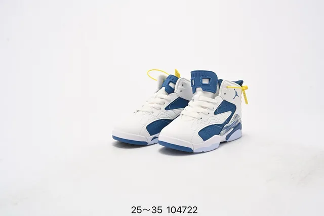 Air Jordan সাদা এবং রয়্যাল ব্লু হাই-টপ বাস্কেটবল জুতো 12