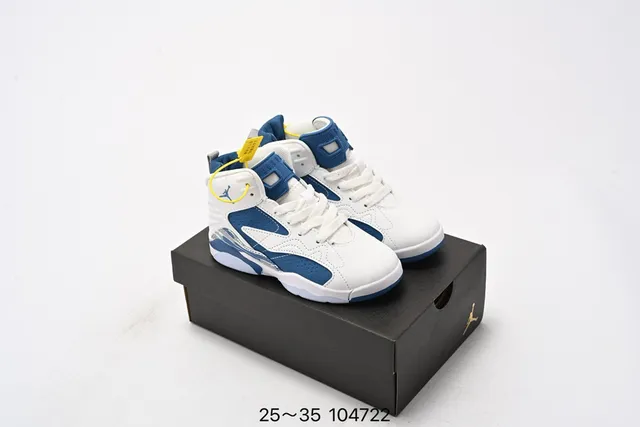 Air Jordan সাদা এবং রয়্যাল ব্লু হাই-টপ বাস্কেটবল জুতো 13