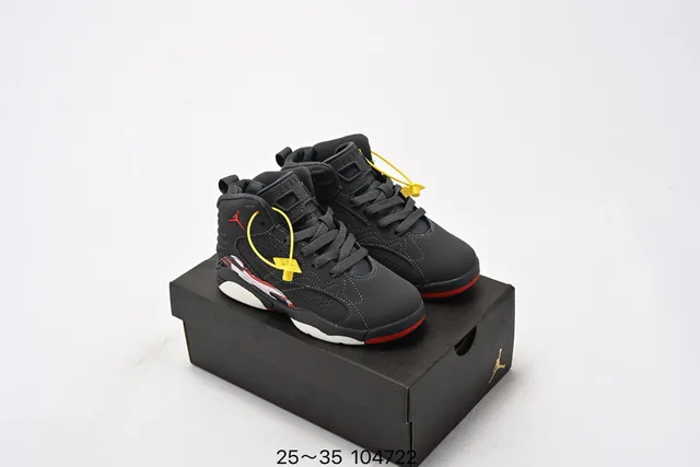 Air Jordan সাদা এবং রয়্যাল ব্লু হাই-টপ বাস্কেটবল জুতো 22