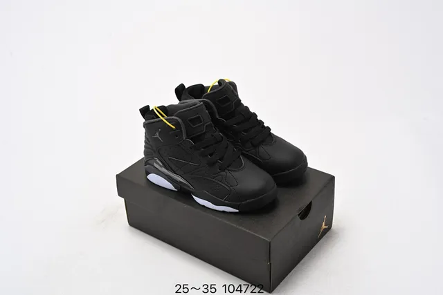 Air Jordan সাদা এবং রয়্যাল ব্লু হাই-টপ বাস্কেটবল জুতো 24