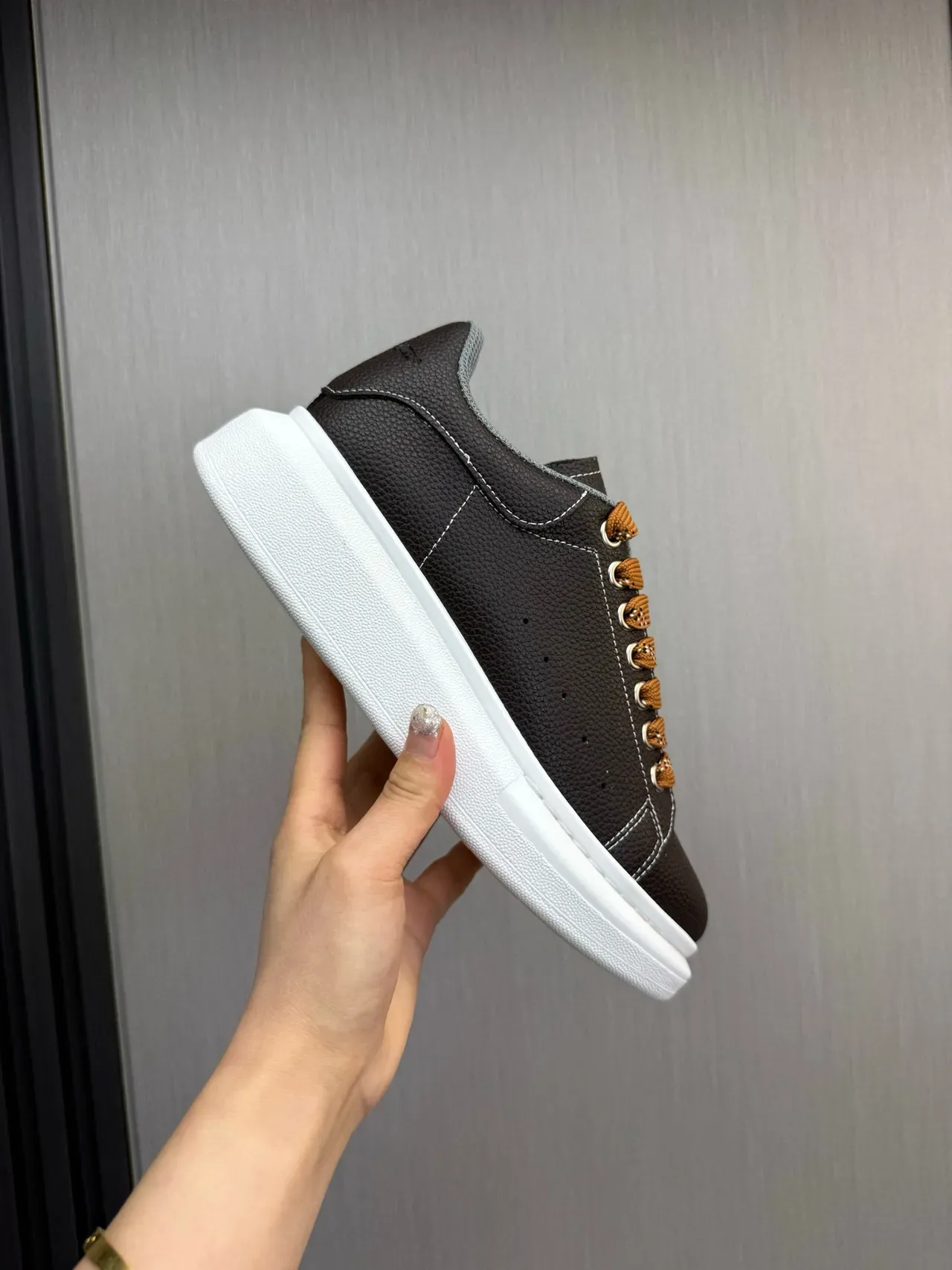 Alexander McQueen Brown Beige Oversized Platform Sole Pebbled Leather Upper Lifestyle Sneakers 6