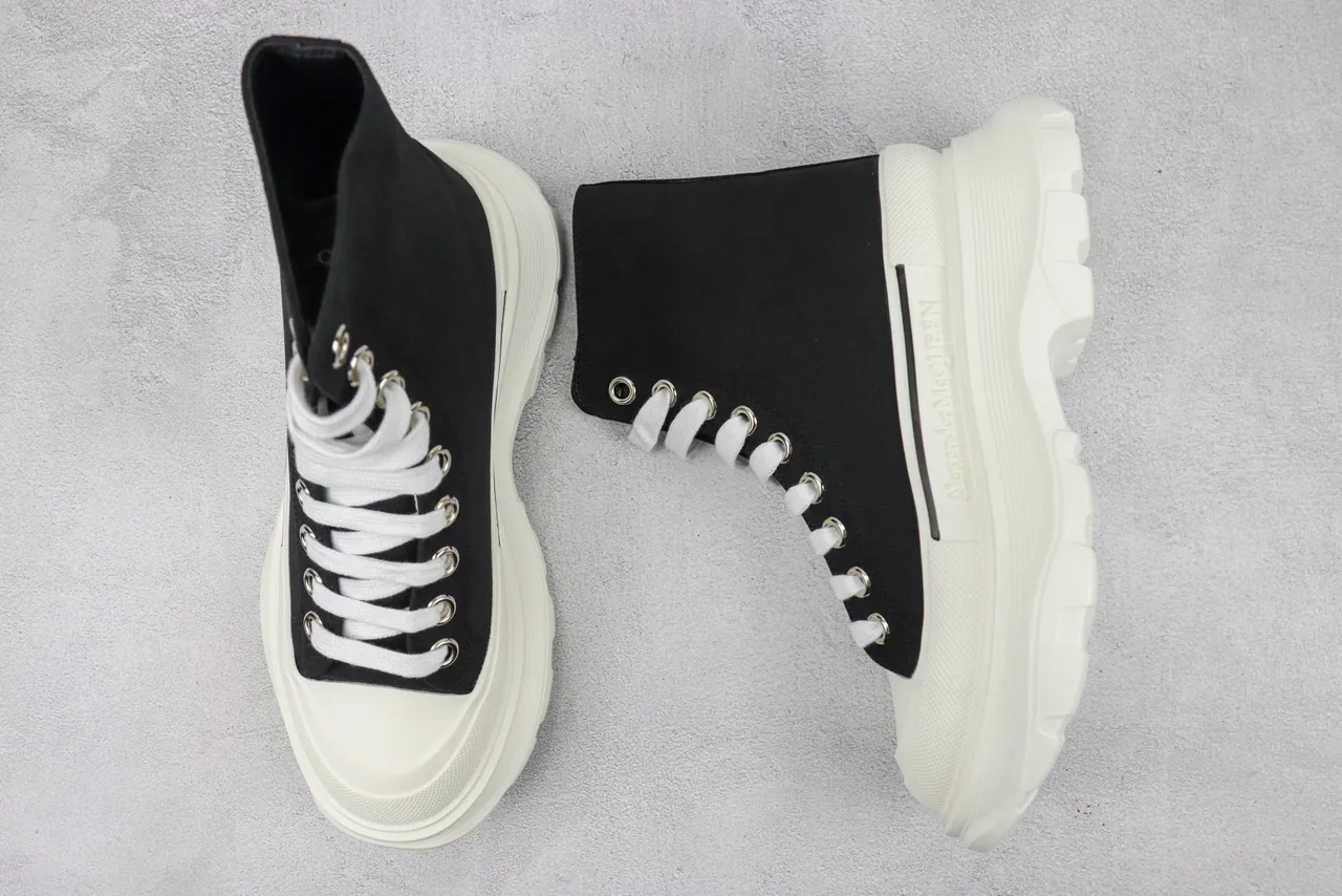 Alexander McQueen Zapatilla oversized negra lona suela blanca botas de tobillo 3