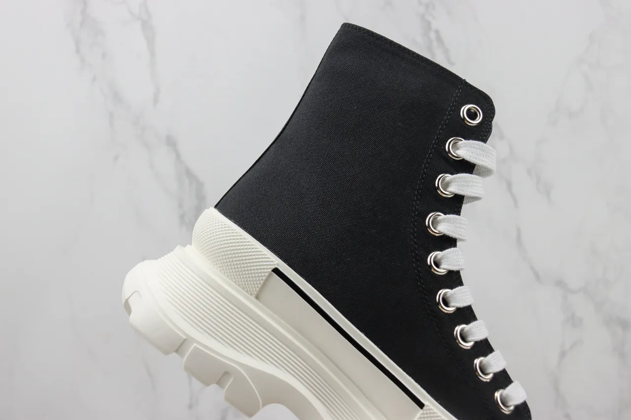 Alexander McQueen Zapatilla oversized negra lona suela blanca botas de tobillo 5