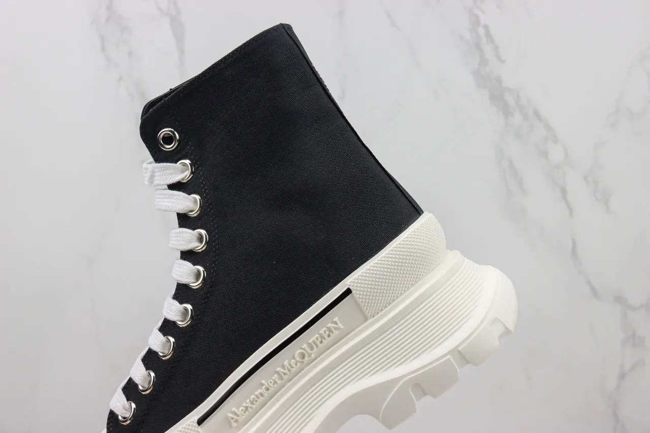 Alexander McQueen Zapatilla oversized negra lona suela blanca botas de tobillo 7