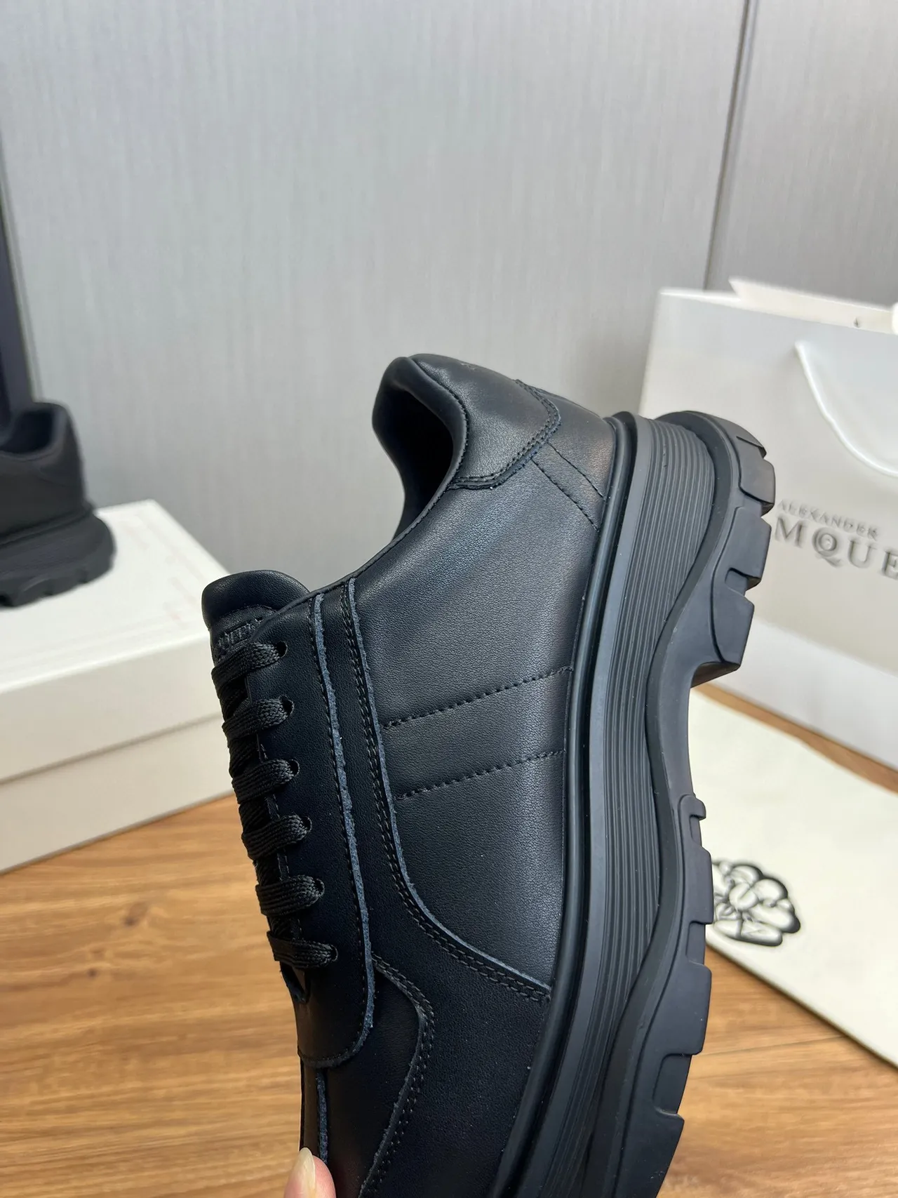 Alexander McQueen 超大号黑色厚底运动鞋 2
