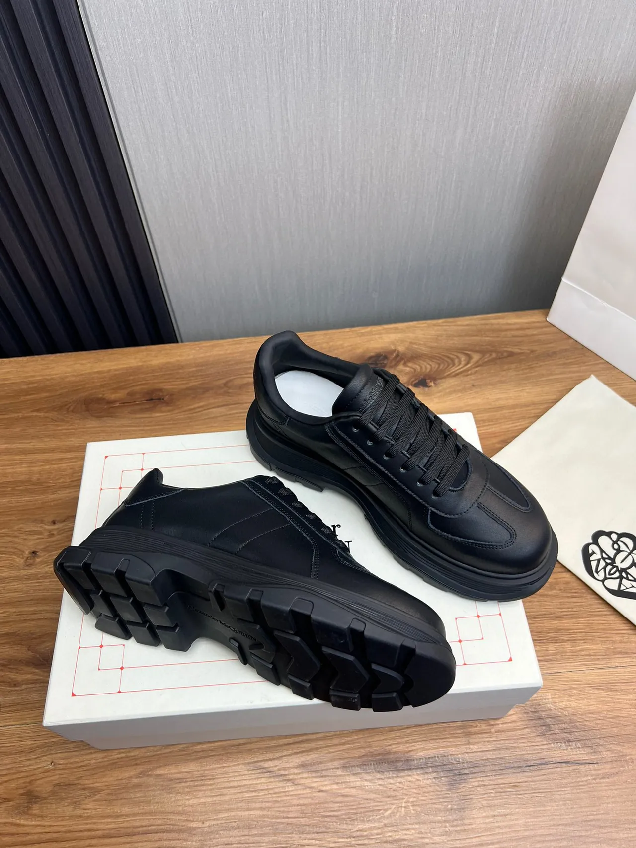 Alexander McQueen 超大号黑色厚底运动鞋 6