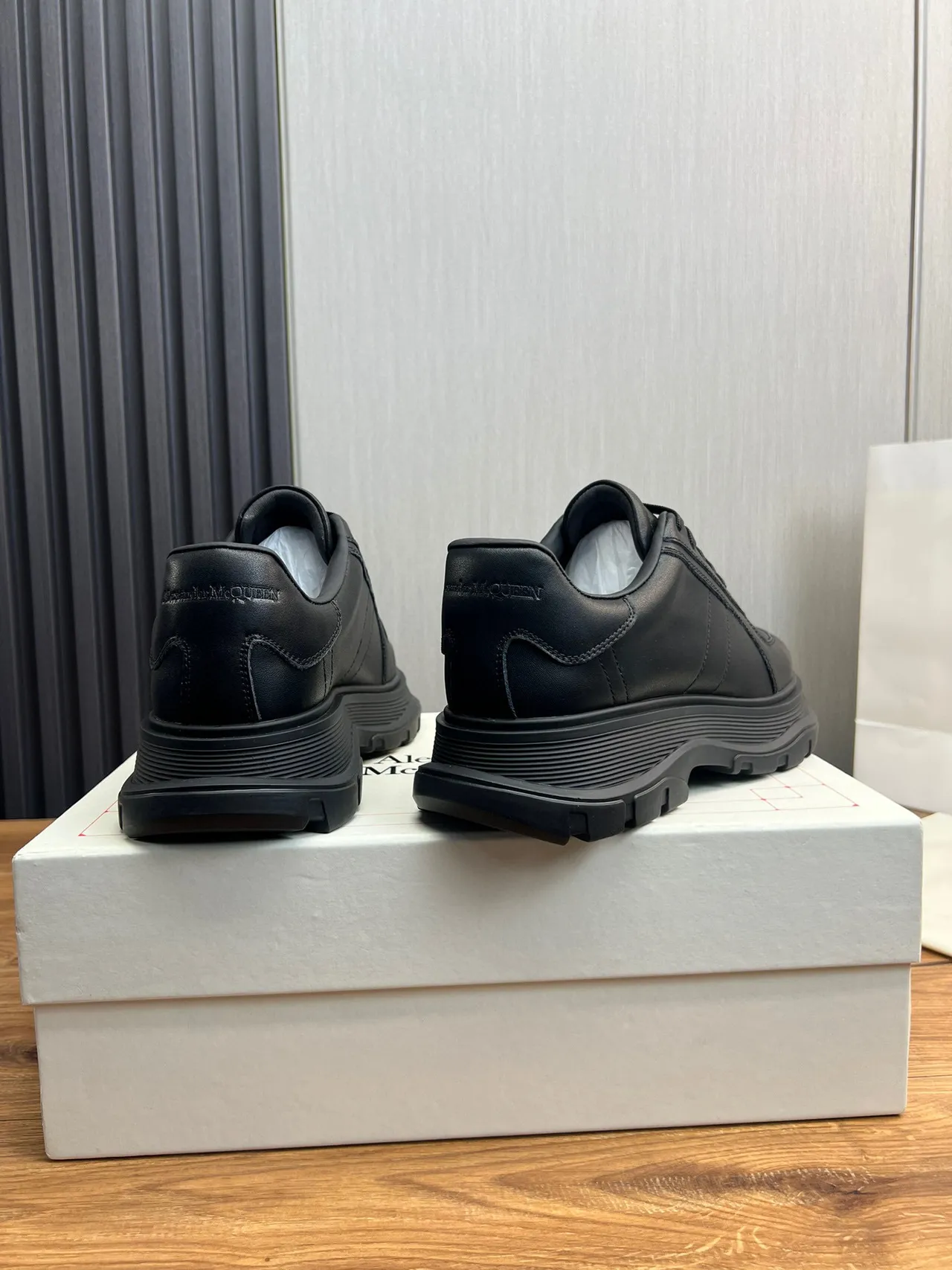 Alexander McQueen 超大号黑色厚底运动鞋 7