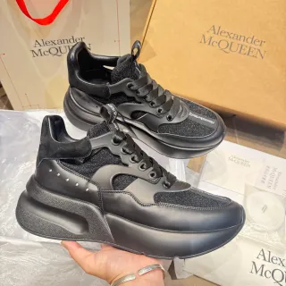Alexander McQueen विशाल स्नीकर काला ग्लिटर मेश चंकी स्नीकर