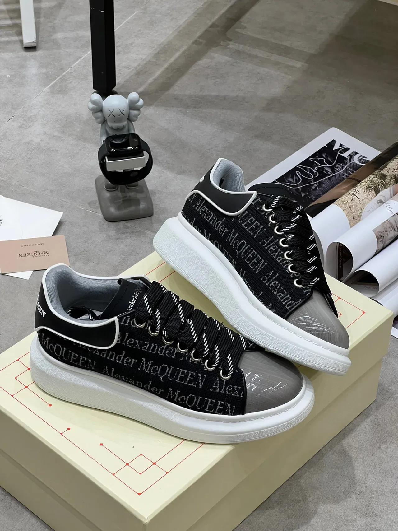 Alexander McQueen Tênis oversized Preto Cinza Ponta patentada Tênis lifestyle 3