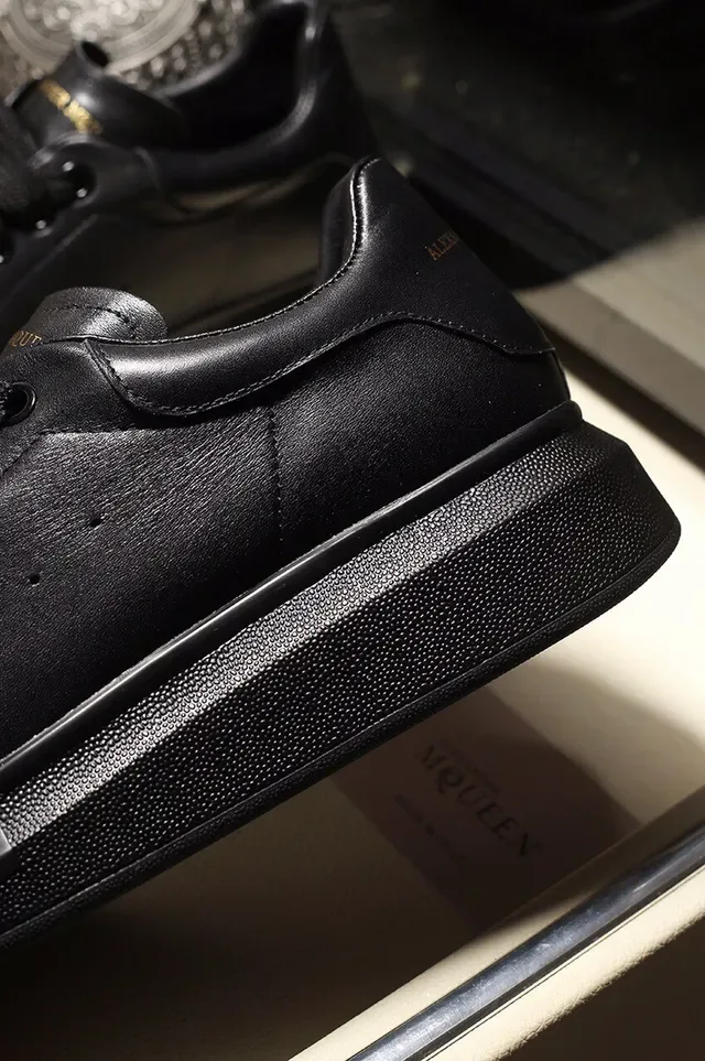 Alexander McQueen Zapatillas oversized negras Lifestyle Sneakers 3
