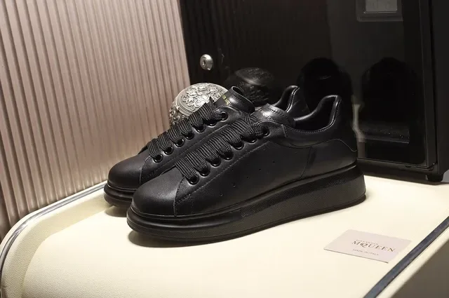 Alexander McQueen Zapatillas oversized negras Lifestyle Sneakers 9