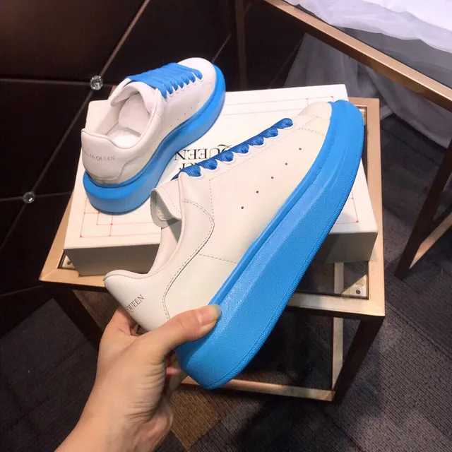 Alexander McQueen Sneakers Oversized Blanc et Bleu Lifestyle 6