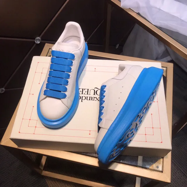 Alexander McQueen Sneakers Oversized Blanc et Bleu Lifestyle 8