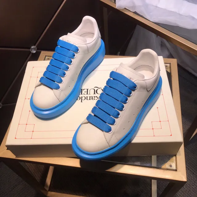 Alexander McQueen Sneakers Oversized Blanc et Bleu Lifestyle 9