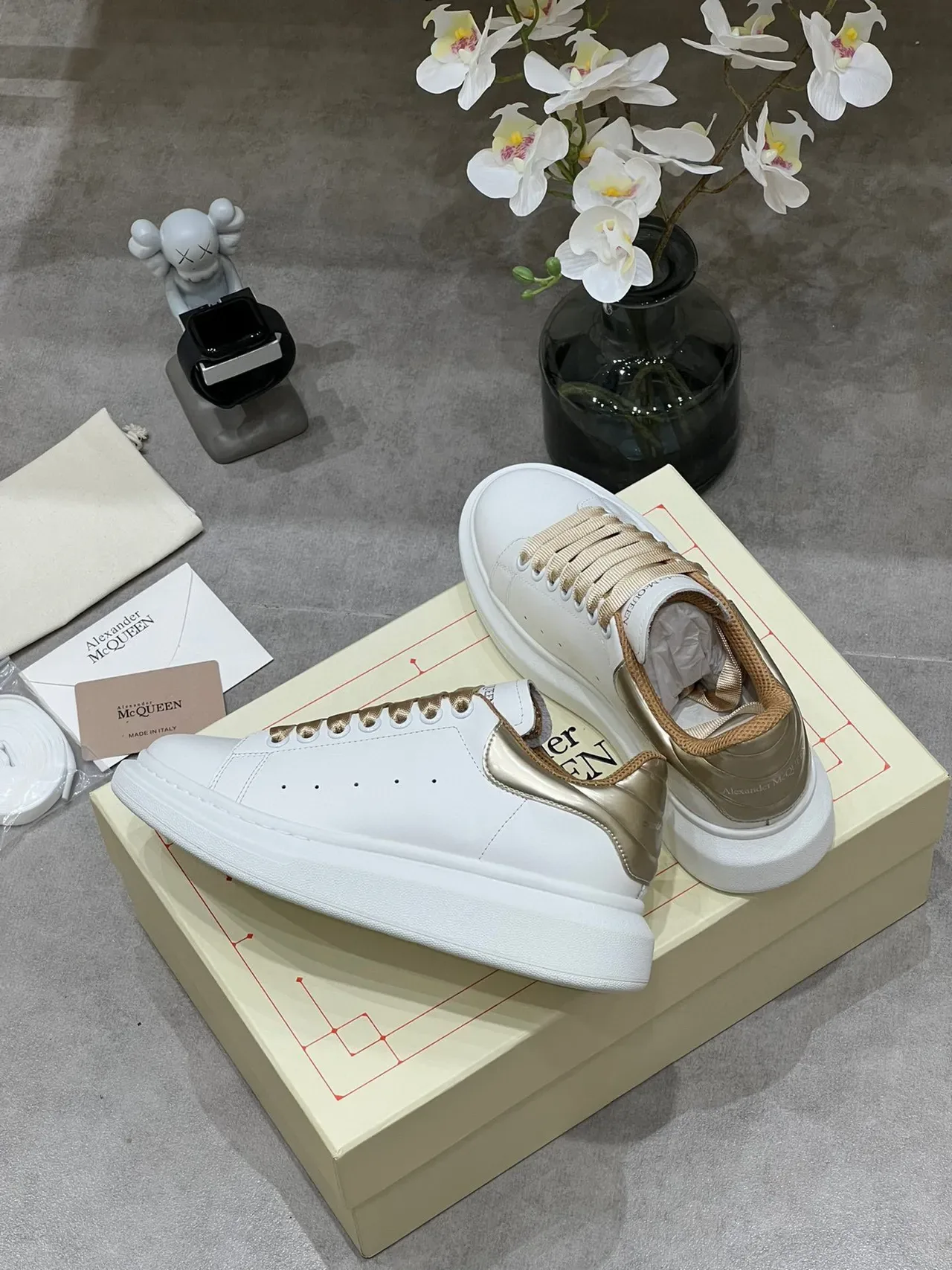 Alexander McQueen Oversized Sneaker White and Gold Lifestyle Sneakers 6