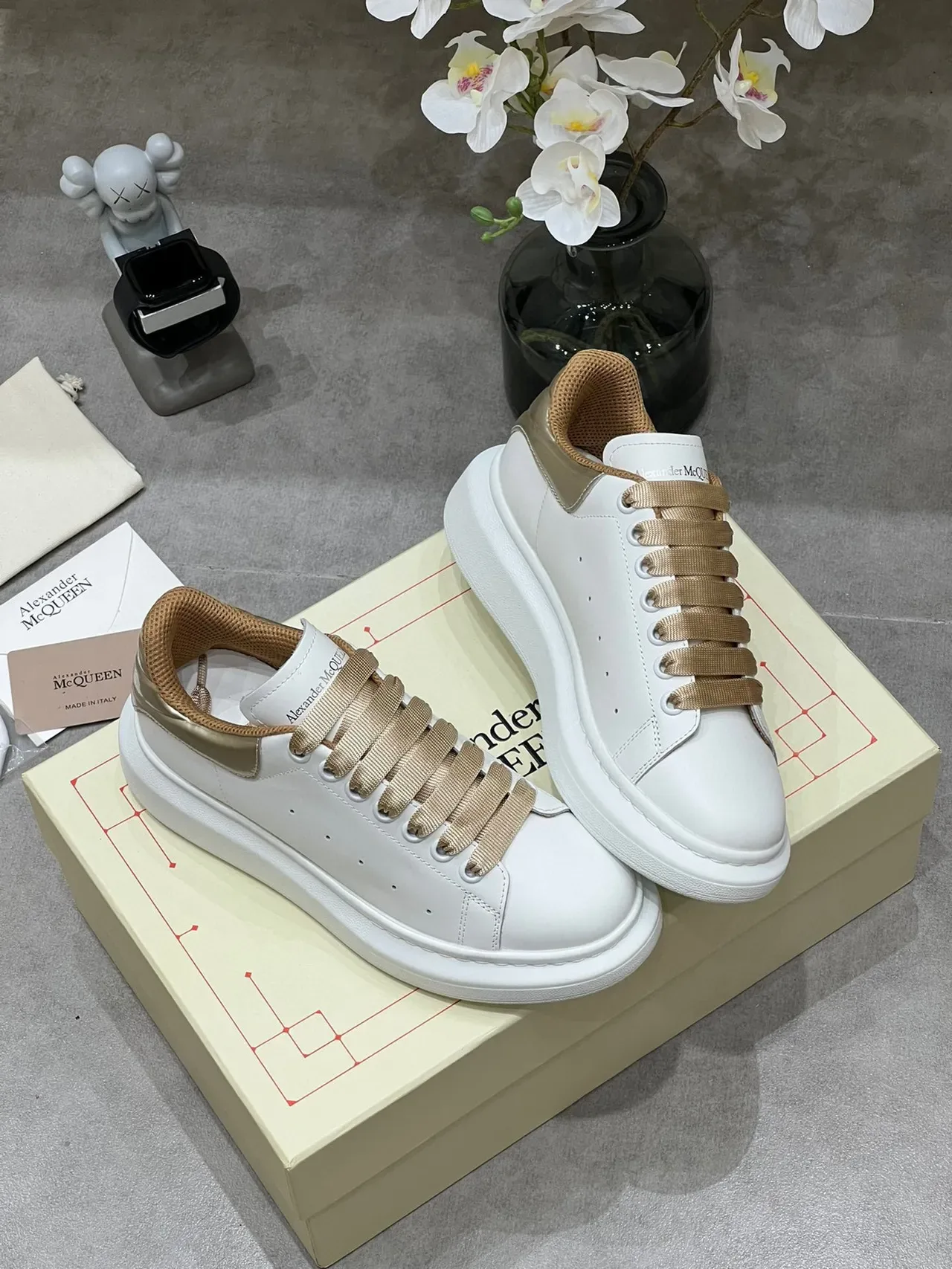 Alexander McQueen Oversized Sneaker White and Gold Lifestyle Sneakers 7