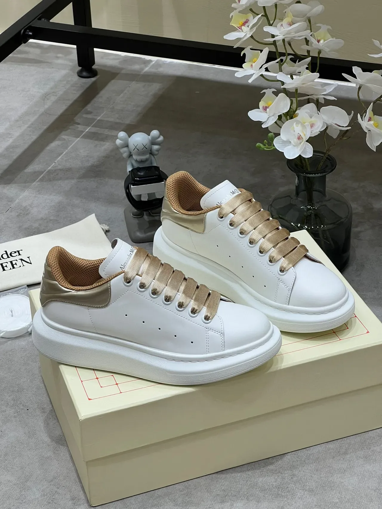 Alexander McQueen Oversized Sneaker White and Gold Lifestyle Sneakers 8