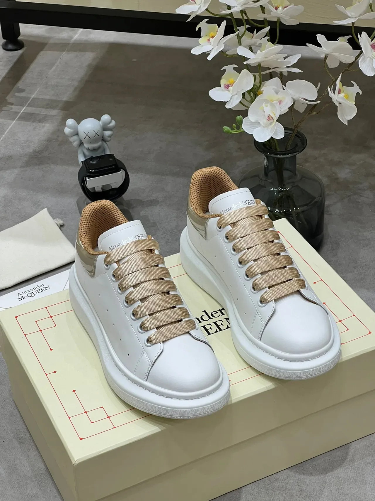Alexander McQueen Oversized Sneaker White and Gold Lifestyle Sneakers 9