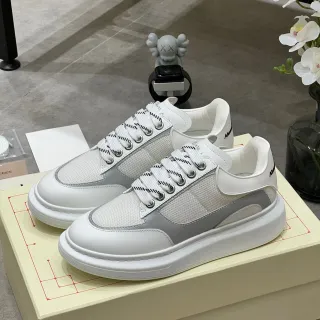 Alexander McQueen 白色和灰色超大运动鞋生活方式运动鞋