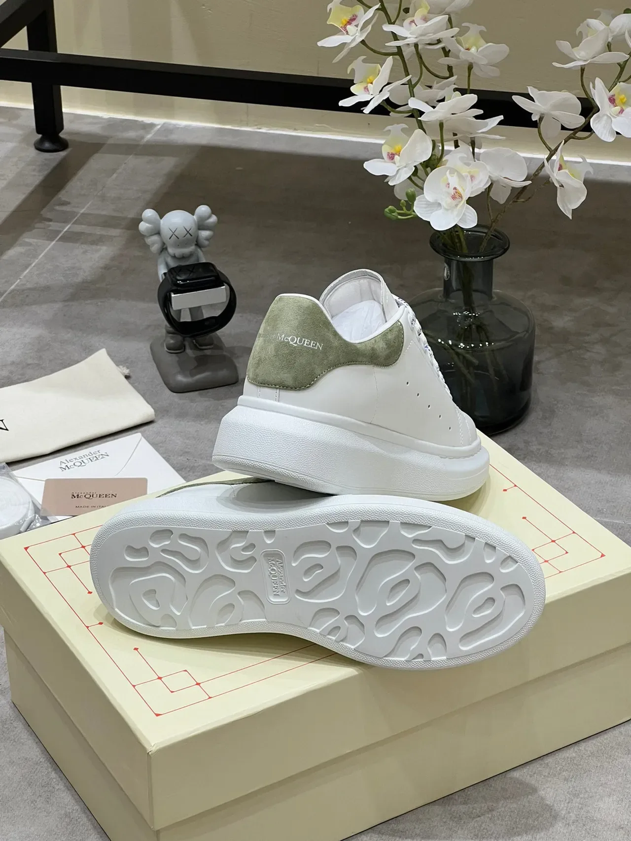 Alexander McQueen Oversized Sneaker White Army Green Platform Sole Smooth Leather Upper Lifestyle Sneakers 3