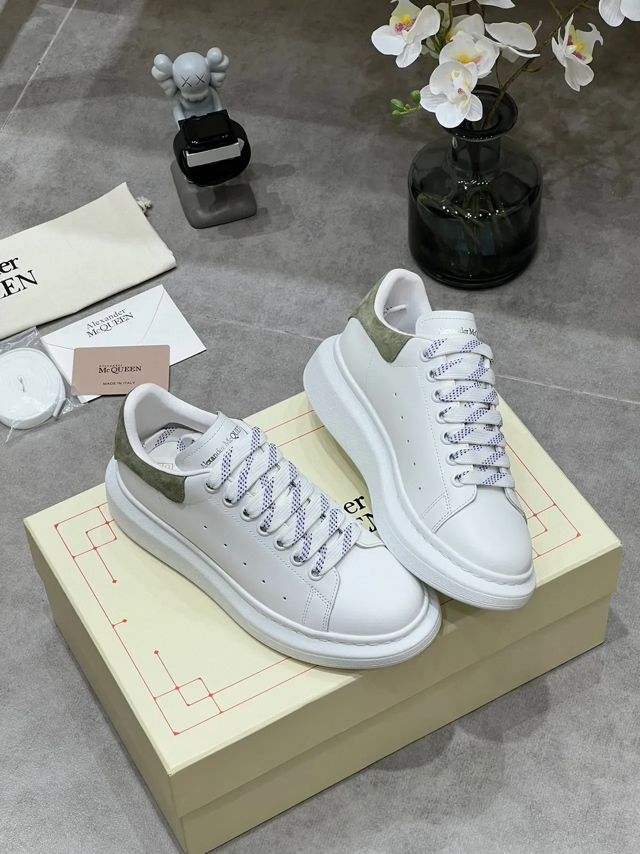 Alexander McQueen Oversized Sneaker White Army Green Platform Sole Smooth Leather Upper Lifestyle Sneakers 4