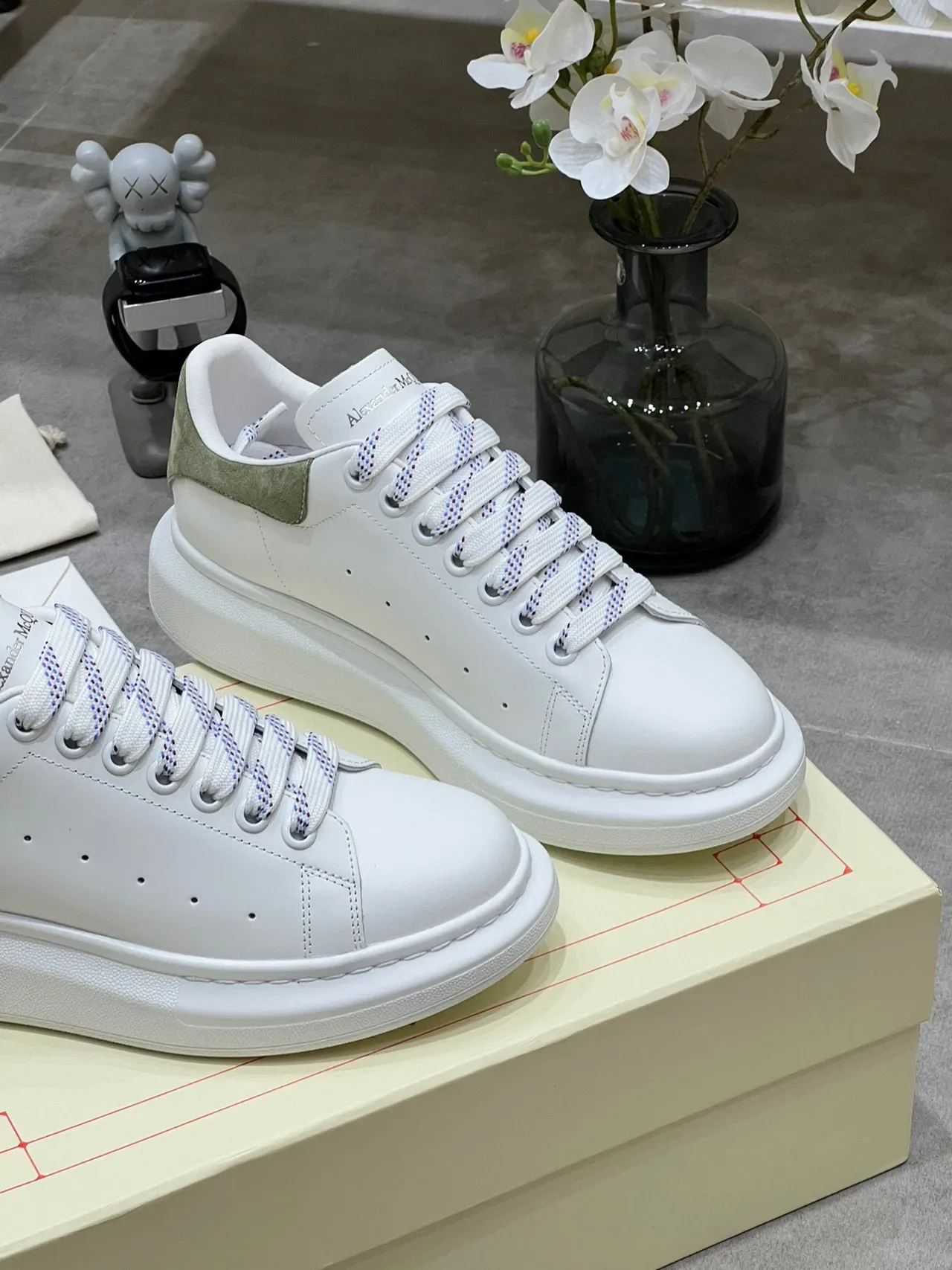 Alexander McQueen Oversized Sneaker White Army Green Platform Sole Smooth Leather Upper Lifestyle Sneakers 6