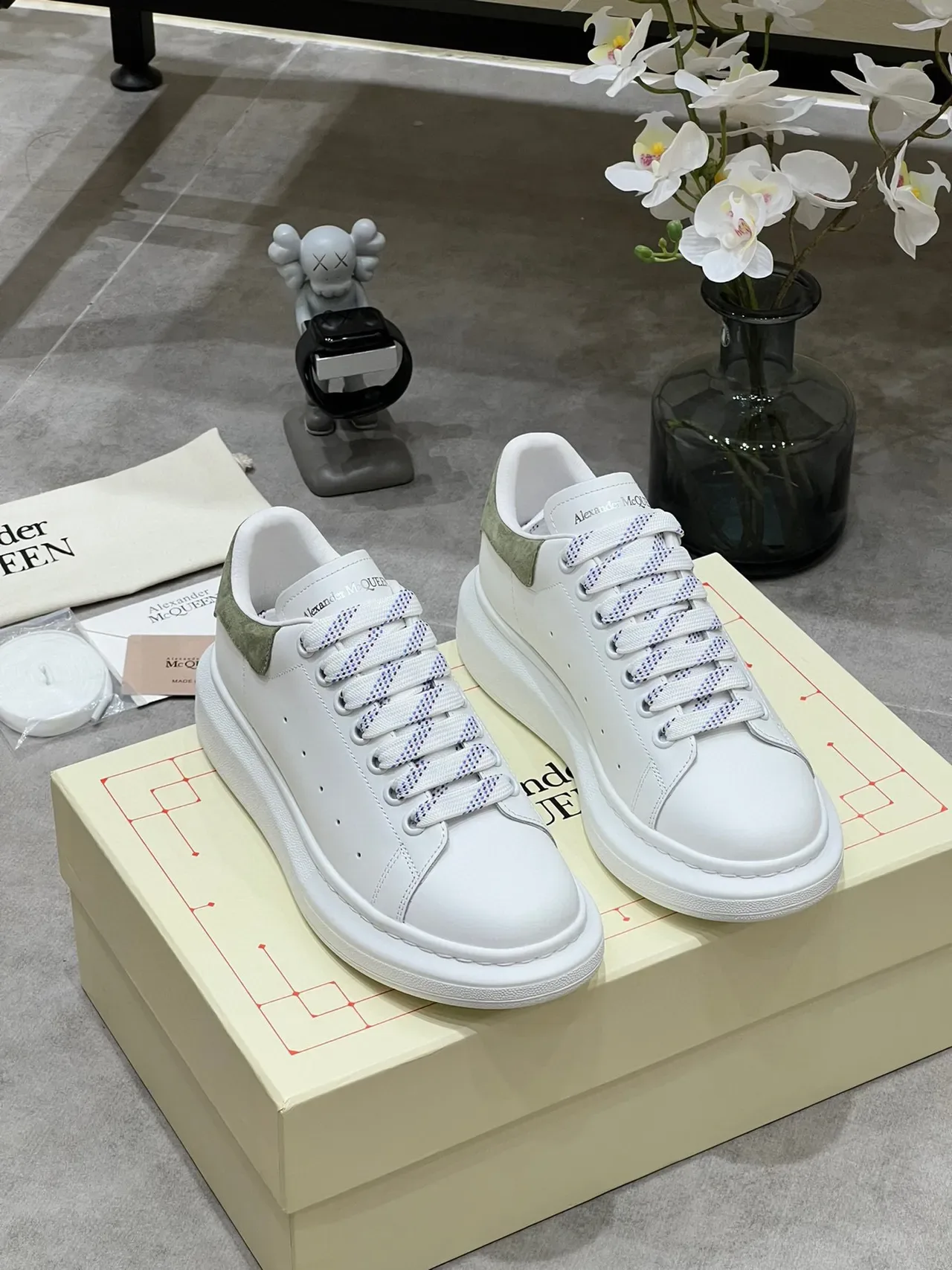 Alexander McQueen Oversized Sneaker White Army Green Platform Sole Smooth Leather Upper Lifestyle Sneakers 8