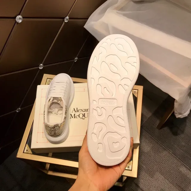 Alexander McQueen ओवरसाइज्ड स्नीकर व्हाइट बीज प्लेटफॉर्म चमड़ा लाइफस्टाइल स्नीकर 4