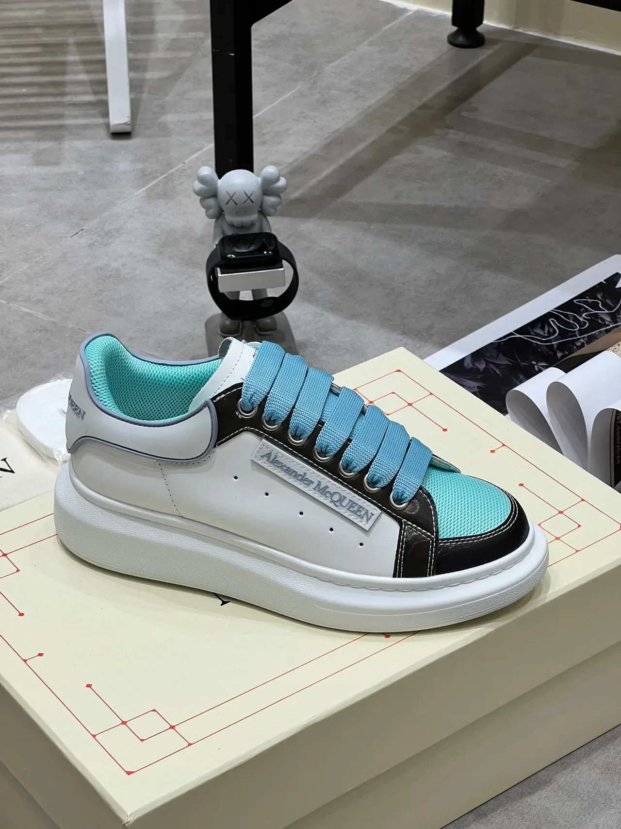 Alexander McQueen Oversized Tênis Branco Preto Turquesa Lifestyle Sneakers 3