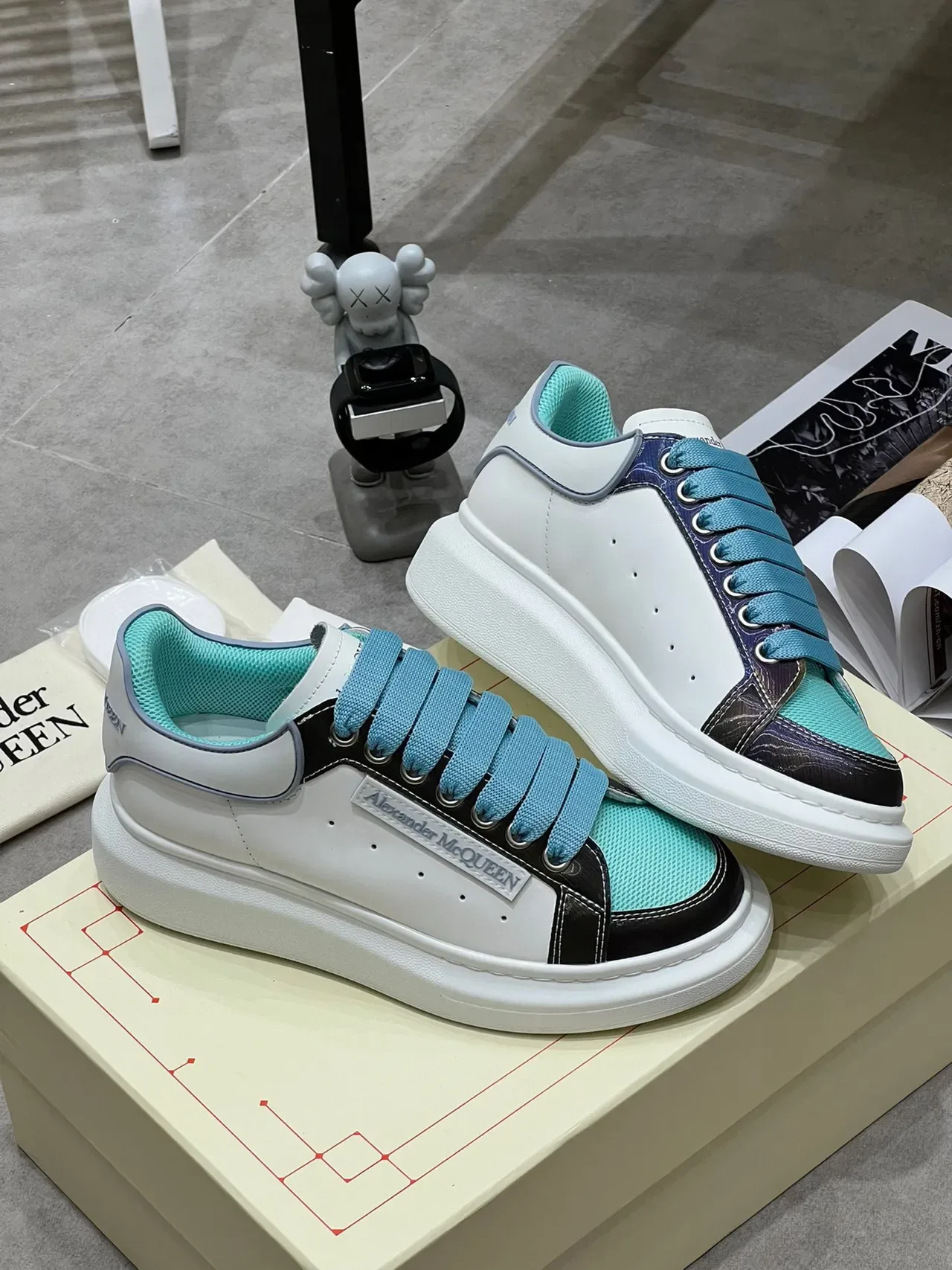 Alexander McQueen Oversized Tênis Branco Preto Turquesa Lifestyle Sneakers 4