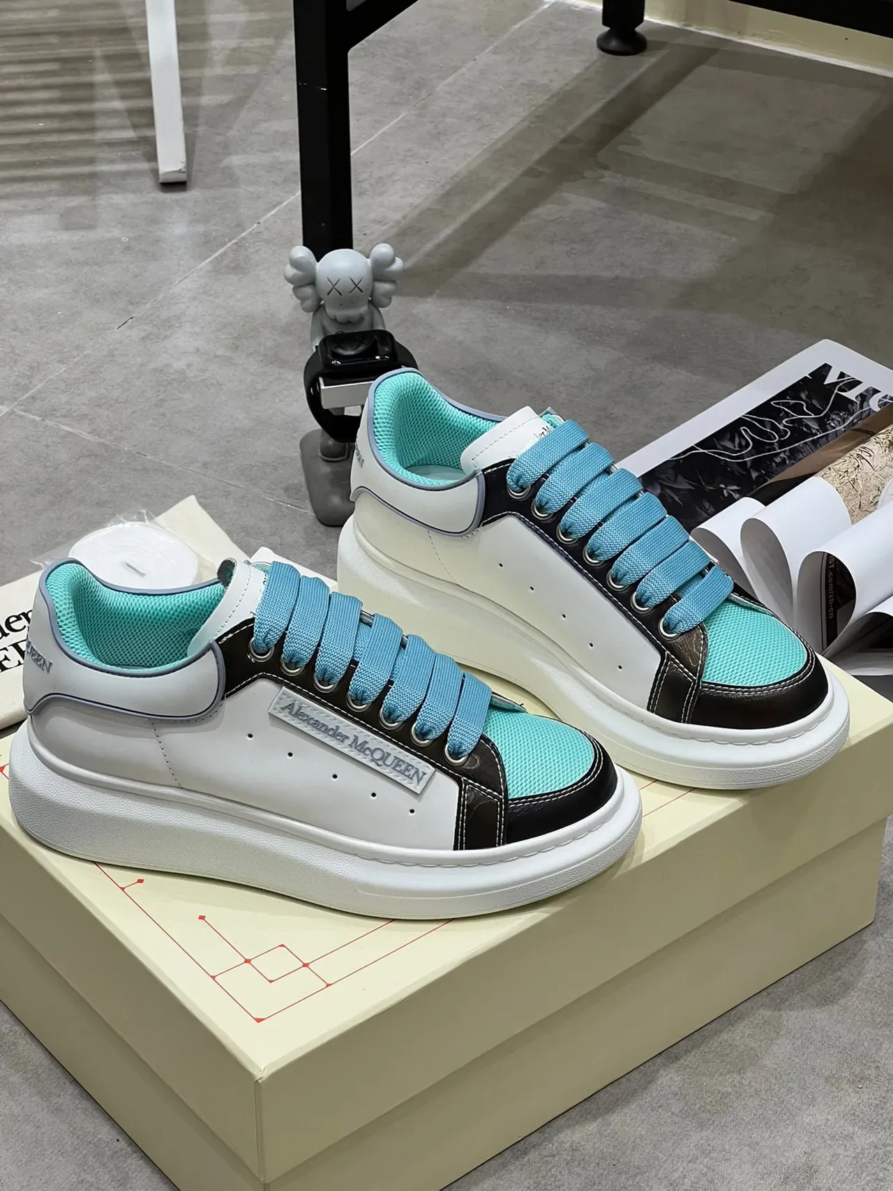 Alexander McQueen Oversized Tênis Branco Preto Turquesa Lifestyle Sneakers 5