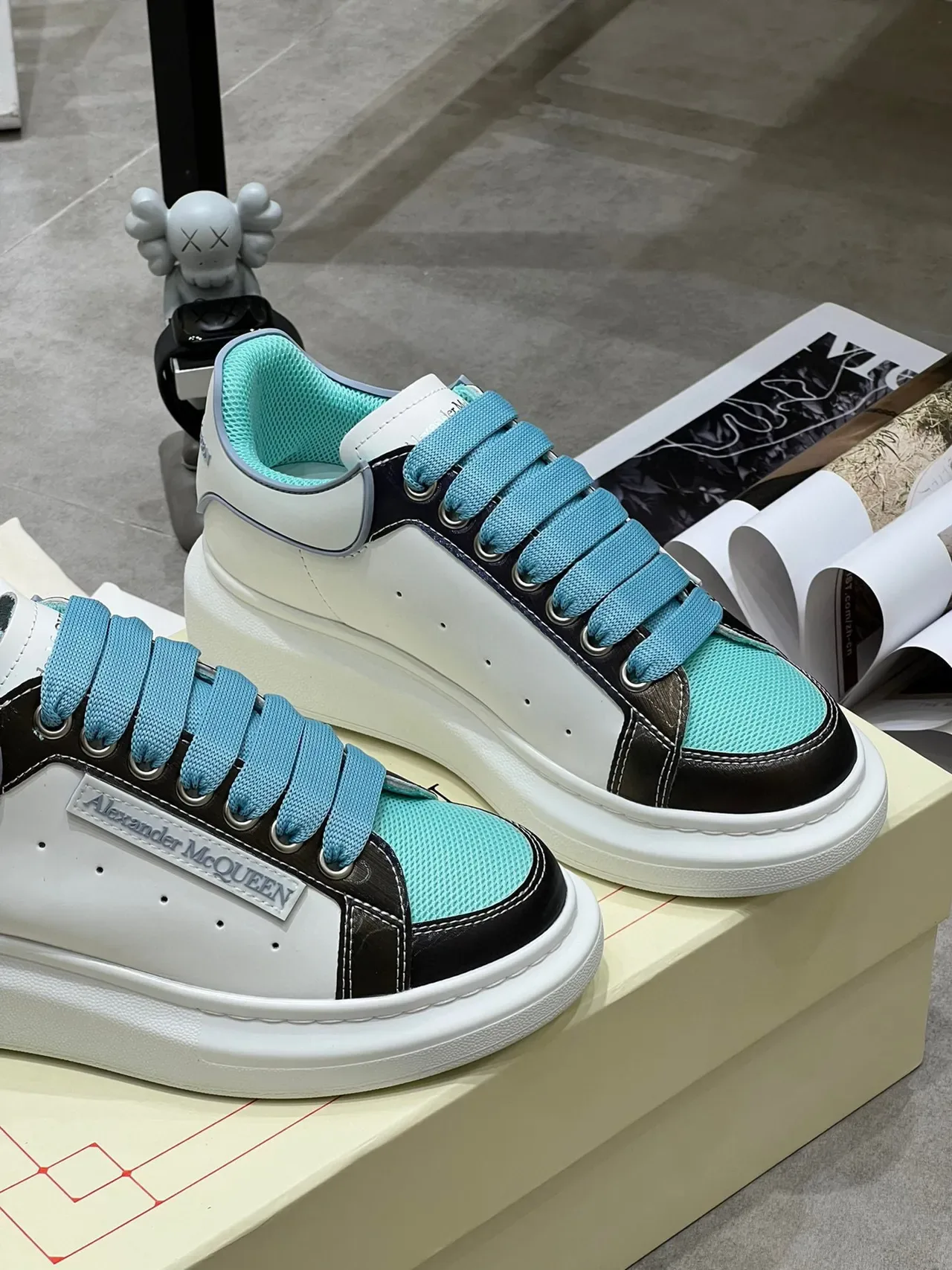 Alexander McQueen Oversized Tênis Branco Preto Turquesa Lifestyle Sneakers 6