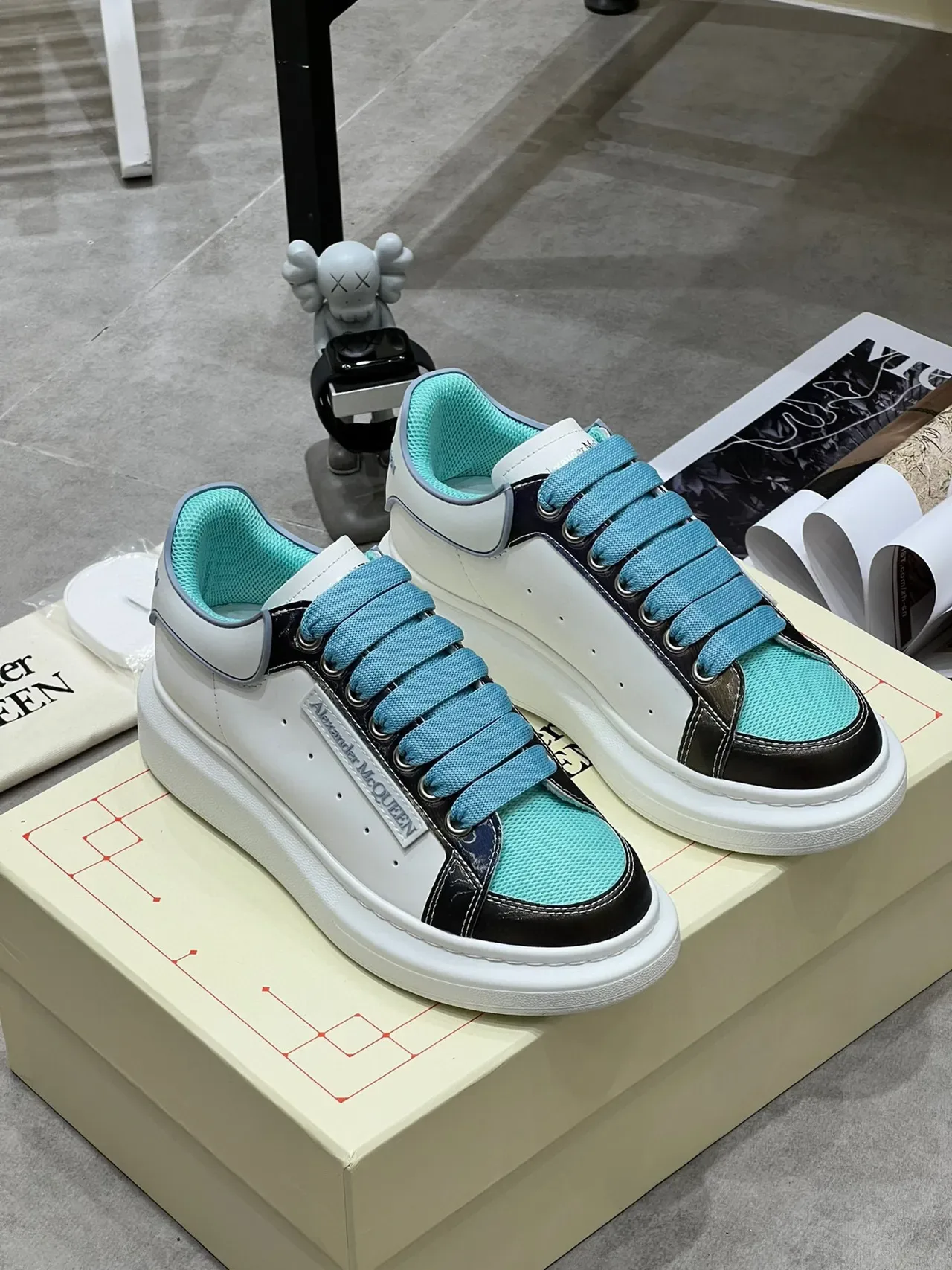 Alexander McQueen Oversized Tênis Branco Preto Turquesa Lifestyle Sneakers 8