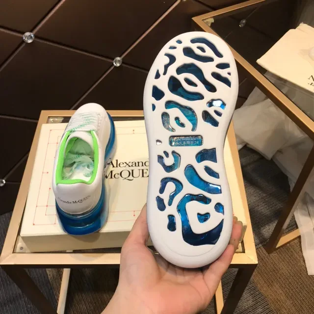 Alexander McQueen 超大运动鞋 白色 蓝色鞋底 半透明中底 厚底运动鞋 3