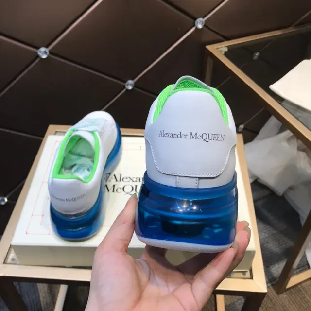 Alexander McQueen 超大运动鞋 白色 蓝色鞋底 半透明中底 厚底运动鞋 5