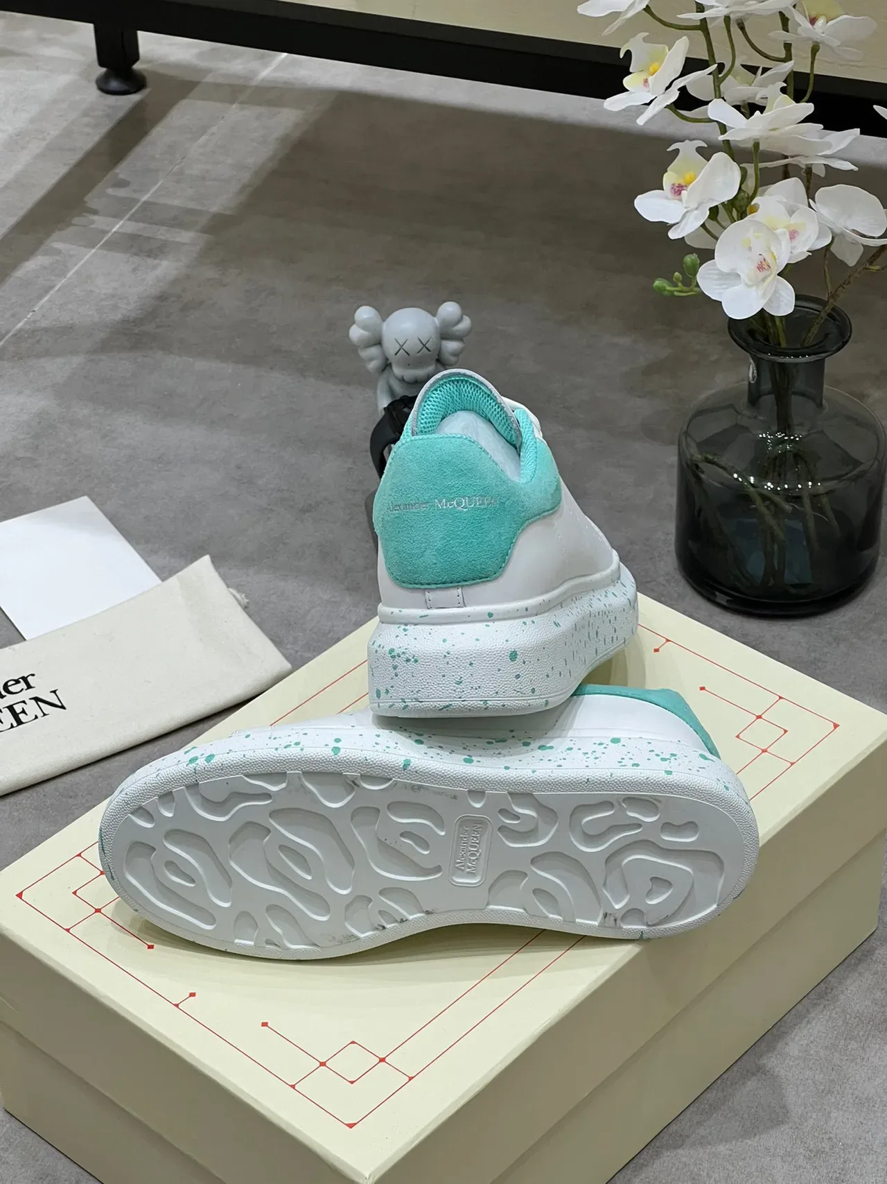 Alexander McQueen Baskets oversized Blanc Vert Semelle plateforme Cuir supérieur Baskets lifestyle 2