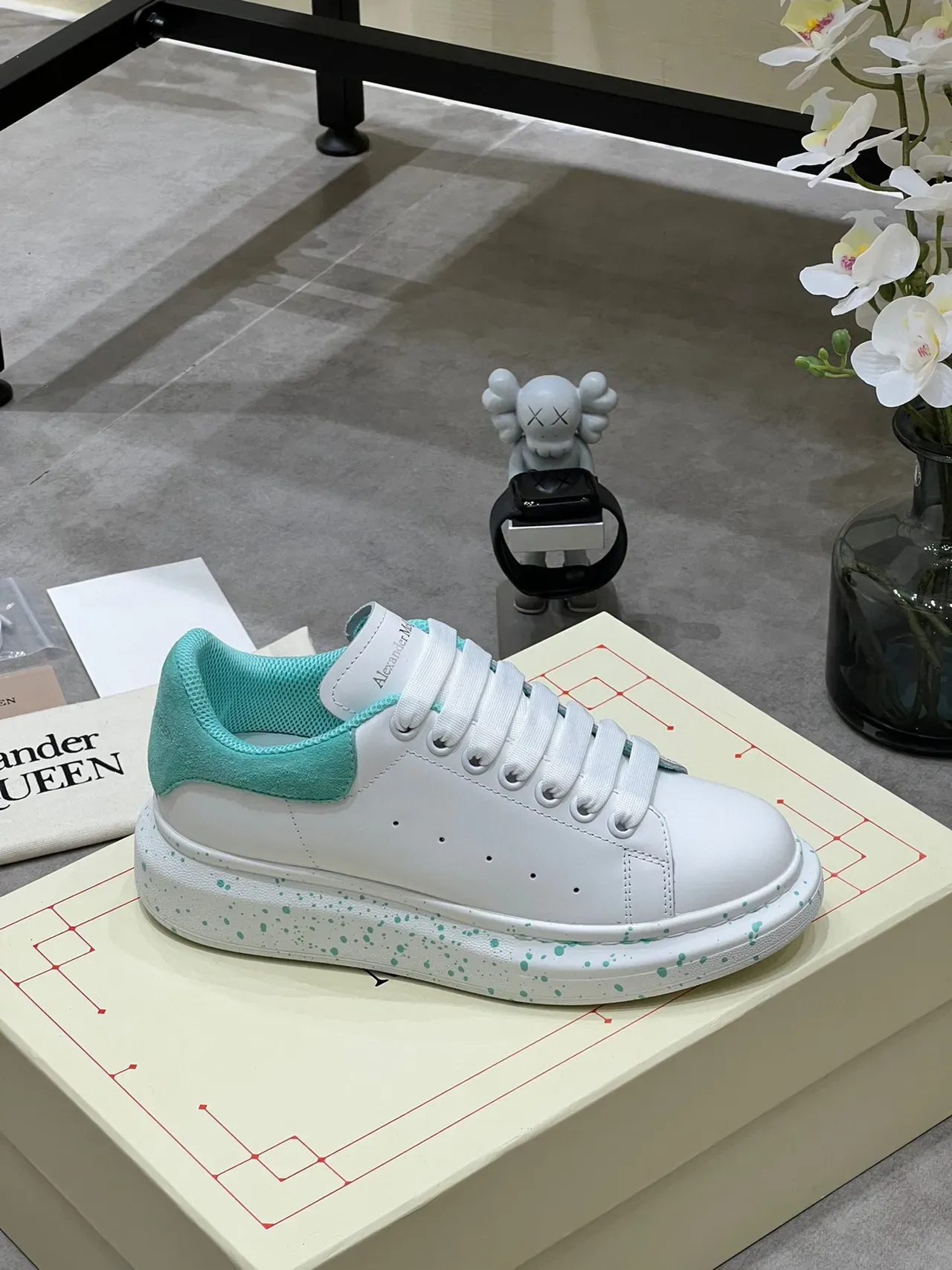 Alexander McQueen Baskets oversized Blanc Vert Semelle plateforme Cuir supérieur Baskets lifestyle 3